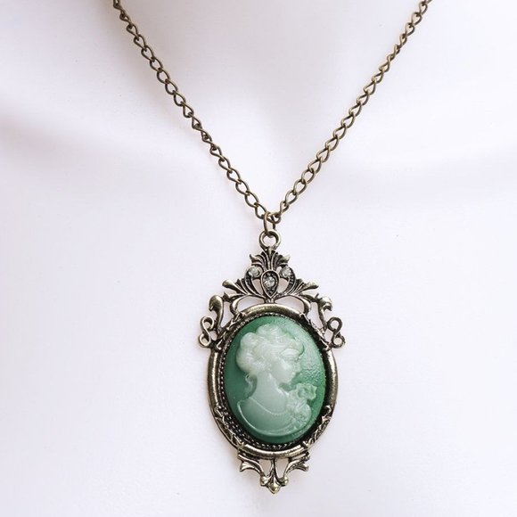 Retro Green Cameo Antique Gold Long Necklace - Picture 2 of 2